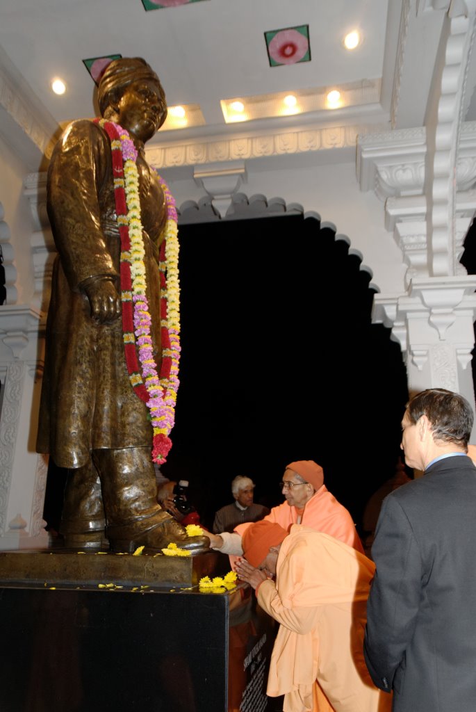 Swamiji statue at HTGC
