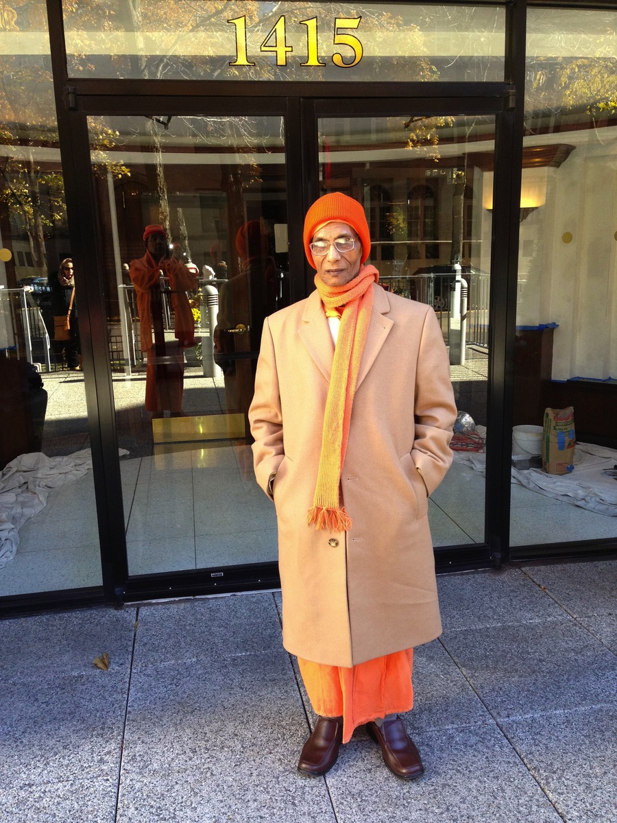 Swamiji statue at HTGC